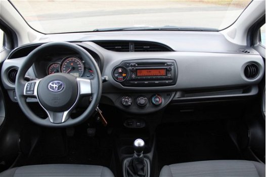 Toyota Yaris - 1.3 VVT-i Now | Rijklaar | Trekhaak | Airco | NAP - 1