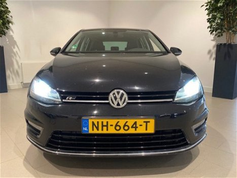 Volkswagen Golf - 1.6 TDI 110pk 5D DSG Business Edition R | Navi | Stoelverwarming - 1