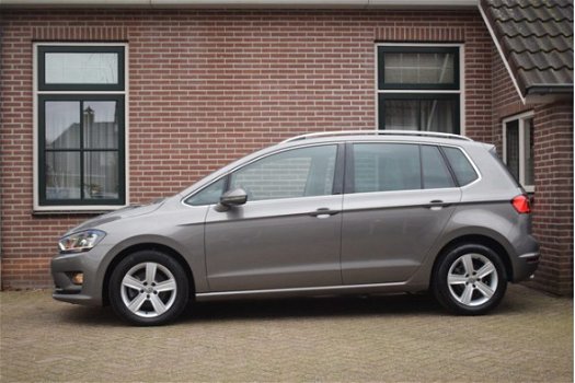 Volkswagen Golf Sportsvan - 1.6 TDI 110pk Highline Xenon Ecc Navigatie - 1