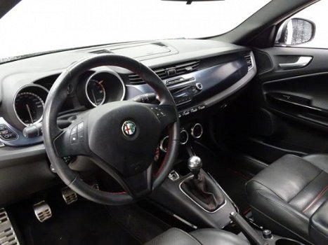 Alfa Romeo Giulietta - 1.4 T Distinctive Leder Panoramadak Clima Cruise 18`LM 170PK - 1