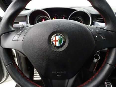 Alfa Romeo Giulietta - 1.4 T Distinctive Leder Panoramadak Clima Cruise 18`LM 170PK - 1