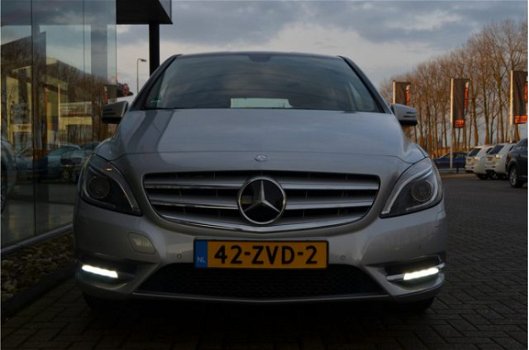 Mercedes-Benz B-klasse - 180 Ambition, NL Auto, Xenon Led, Navigatie, 2x Pdc, Airco, Cruise, Hoge zi - 1