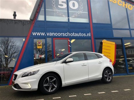 Volvo V40 - 2.0 D2 120pk R-Design Navi Xenon Led Airco(ECC) - 1