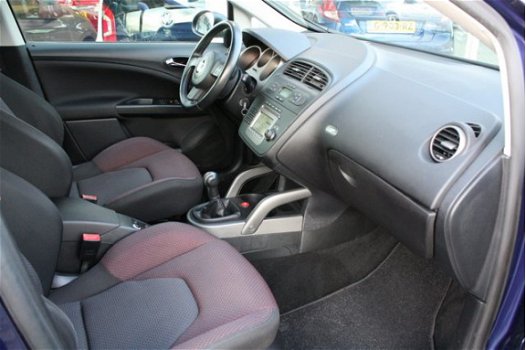 Seat Altea - 2.0 FSI Stylance 6-Bak/Clima/Cruise/Trekhaak/173d.km - 1