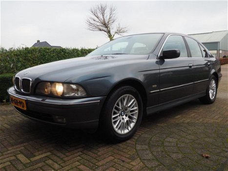 BMW 5-serie - 523i Executive | Nieuwe APK | Young Timer| Automaat | Navi | Zeer netjes | - 1