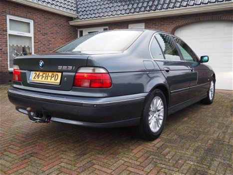 BMW 5-serie - 523i Executive | Nieuwe APK | Young Timer| Automaat | Navi | Zeer netjes | - 1