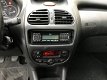 Peugeot 206 - 1.6-16V XS Clima, Lichtmetaal, Centraal, Meeneemprijs, Stuurbekr - 1 - Thumbnail