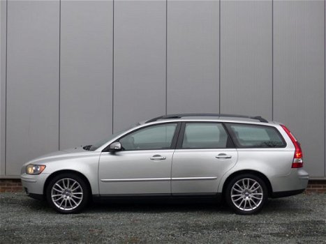 Volvo V50 - 2.0 Edition II Schuifdak / 17'' / Stoelverwarming / High performance audio - 1