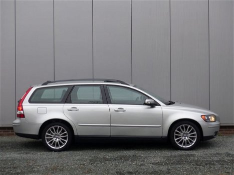 Volvo V50 - 2.0 Edition II Schuifdak / 17'' / Stoelverwarming / High performance audio - 1