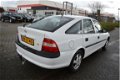 Opel Vectra - 1.6i-16V GL bj96 automaat - 1 - Thumbnail