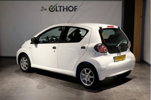 Toyota Aygo - 1.0 VVT-i Now / 5-DRS / AIRCO / - 1