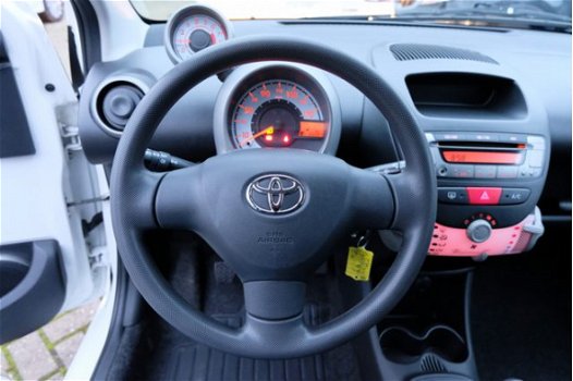Toyota Aygo - 1.0 VVT-i Now / 5-DRS / AIRCO / - 1