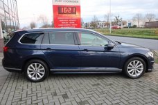 Volkswagen Passat Variant - 1.6 TDI Business Edition R Navigatie / Cruise / Airco