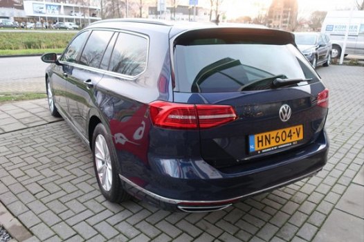 Volkswagen Passat Variant - 1.6 TDI Business Edition R Navigatie / Cruise / Airco - 1