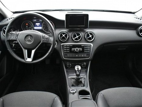 Mercedes-Benz A-klasse - 180 4U3 // Navi / Xenon / Parkeersensoren / Sportstoelen - 1