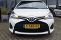 Toyota Yaris - 1.0 VVT-i Now , Airco, 5drs Licht metaal + € 350 - 1 - Thumbnail