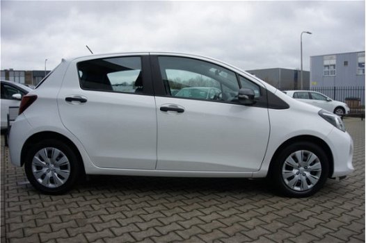 Toyota Yaris - 1.0 VVT-i Now , Airco, 5drs Licht metaal + € 350 - 1