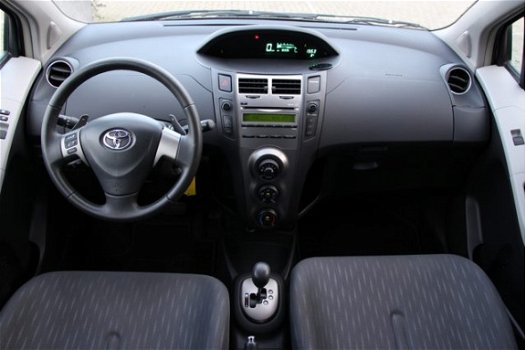 Toyota Yaris - 1.3 VVTi Aspiration *AUTOMAAT / PARKEERSENSOREN / CRUISE CONTROL - 1