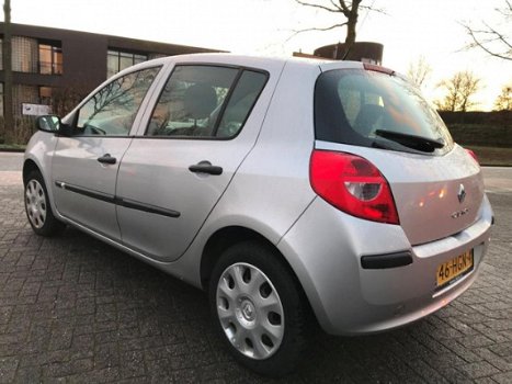 Renault Clio - 1.2-16V Expression 5 deurs elektrisch pakket airco - 1