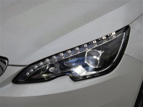 Peugeot 308 SW - 1.2 PureTech Allure 110PK Leder Stoelverw LED koplampen Denon Audio Achteruitrijcam - 1