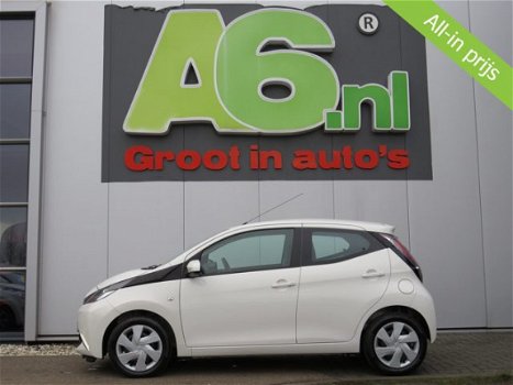 Toyota Aygo - 1.0 VVT-i x-play Achteruitrijcamera Airco Bluetooth - 1