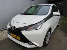 Toyota Aygo - 1.0 VVT-i x-play Achteruitrijcamera Airco Bluetooth