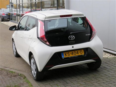 Toyota Aygo - 1.0 VVT-i x-play Achteruitrijcamera Airco Bluetooth - 1