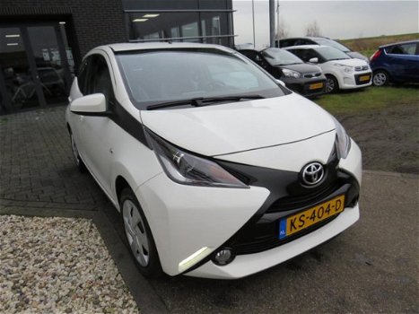 Toyota Aygo - 1.0 VVT-i x-play Achteruitrijcamera Airco Bluetooth - 1