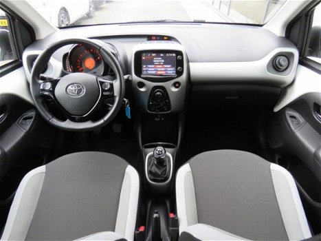 Toyota Aygo - 1.0 VVT-i x-play Achteruitrijcamera Airco Bluetooth - 1