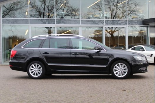 Skoda Superb Combi - 1.6 TDI Champs Elysees / Navigatie / Trekhaak / Led koplampen / LM Velgen / Voo - 1