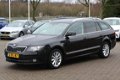 Skoda Superb Combi - 1.6 TDI Champs Elysees / Navigatie / Trekhaak / Led koplampen / LM Velgen / Voo - 1 - Thumbnail