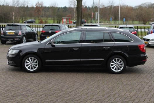 Skoda Superb Combi - 1.6 TDI Champs Elysees / Navigatie / Trekhaak / Led koplampen / LM Velgen / Voo - 1