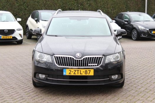 Skoda Superb Combi - 1.6 TDI Champs Elysees / Navigatie / Trekhaak / Led koplampen / LM Velgen / Voo - 1