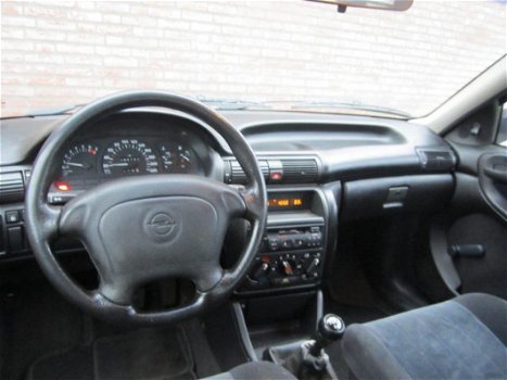 Opel Astra Wagon - 1.4i GL - 1