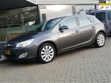 Opel Astra - 1.4 Turbo Cosmo 120PK SPORT-EDITION (VOLLEDER NAVI CLIMATE CRUISE PDC V+A TREKHAAK 17IN