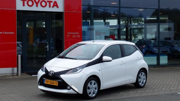 Toyota Aygo - 1.0 VVT-i 5D X-PLAY NAVI NL-AUTO - 1