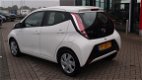 Toyota Aygo - 1.0 VVT-i 5D X-PLAY NAVI NL-AUTO - 1 - Thumbnail