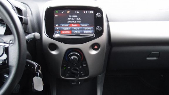 Toyota Aygo - 1.0 VVT-i 5D X-PLAY NAVI NL-AUTO - 1