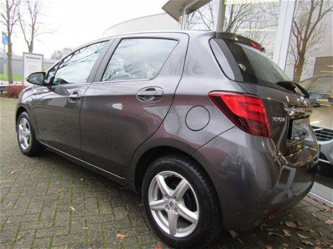 Toyota Yaris - 1.0 VVT-i LOUNGE 5-DRS NAVIGATIE BLEUTOOTH - 1