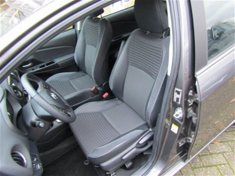 Toyota Yaris - 1.0 VVT-i LOUNGE 5-DRS NAVIGATIE BLEUTOOTH - 1