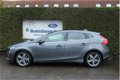 Volvo V40 - 1.6 T4 180PK Momentum - 1 - Thumbnail