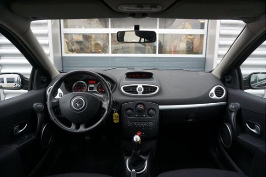 Renault Clio - 1.5 dCi Rip Curl Stationwagon | Airco | Radio/CD | Stuurwielbediening - 1