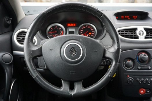 Renault Clio - 1.5 dCi Rip Curl Stationwagon | Airco | Radio/CD | Stuurwielbediening - 1