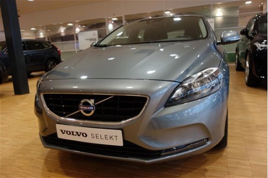 Volvo V40 - T3 150PK Momentum - 1