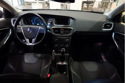 Volvo V40 - T3 150PK Momentum - 1