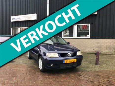 Volkswagen Polo - 1.4-16V Trendline * Stuurbekr.* Elekt. Ramen * 5 Deurs - 1