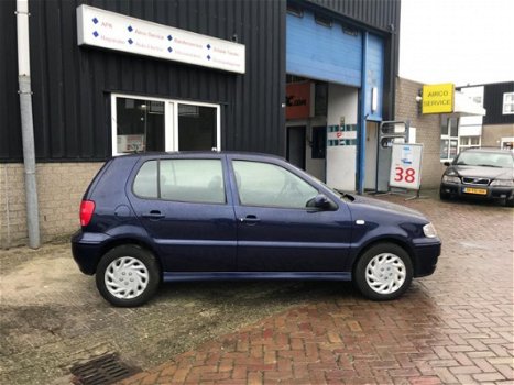 Volkswagen Polo - 1.4-16V Trendline * Stuurbekr.* Elekt. Ramen * 5 Deurs - 1