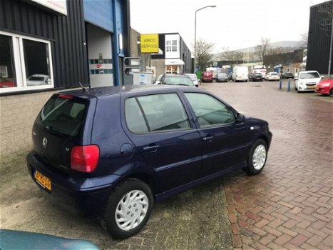 Volkswagen Polo - 1.4-16V Trendline * Stuurbekr.* Elekt. Ramen * 5 Deurs - 1