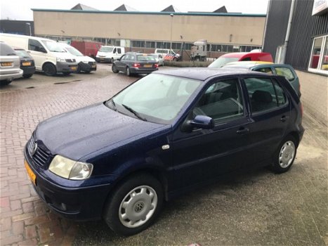 Volkswagen Polo - 1.4-16V Trendline * Stuurbekr.* Elekt. Ramen * 5 Deurs - 1