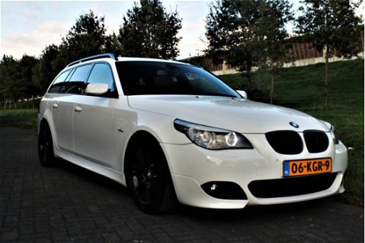 BMW 5-serie Touring - 530d High Exec | 295 pk | M-pakket | Panodak | Comforstoelen | Adapcruise | Tr - 1
